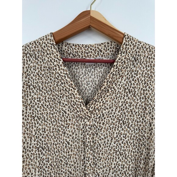 Gap Top Medium Women's Short Sleeve V-Neck Brown Tan Leopard Print - Picture 2 of 9